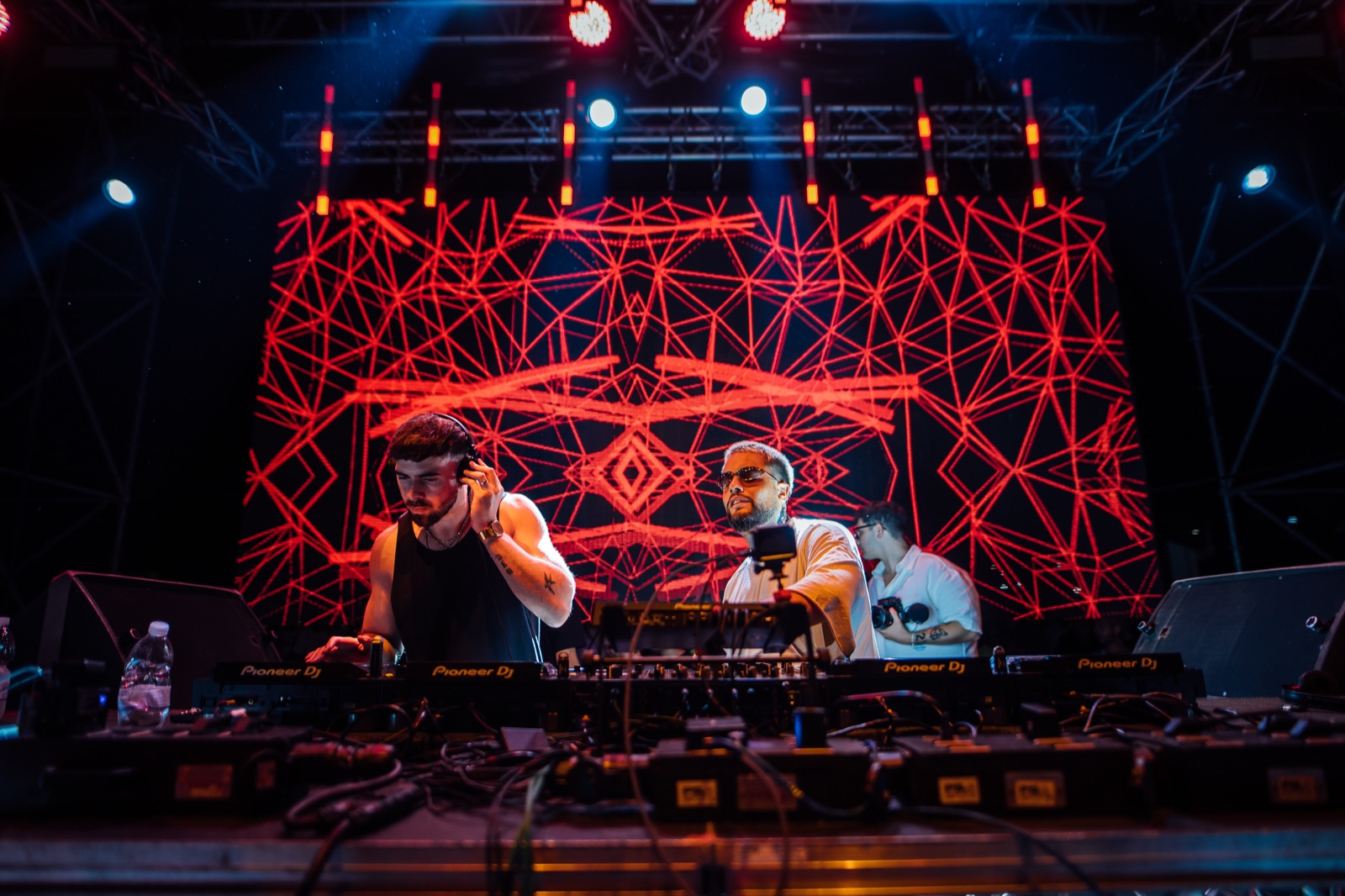 DJ set con visual sul palco principale
